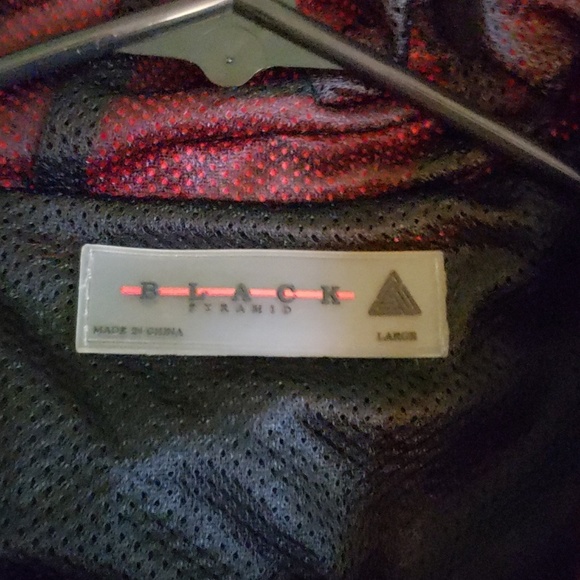 Black Pyramid - Picture 3 of 3